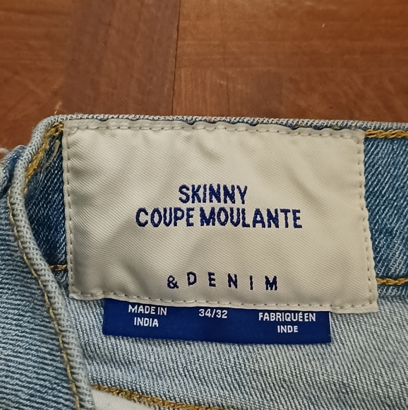 Distressed Light Blue Denim Jeans - Picture 2 of 6